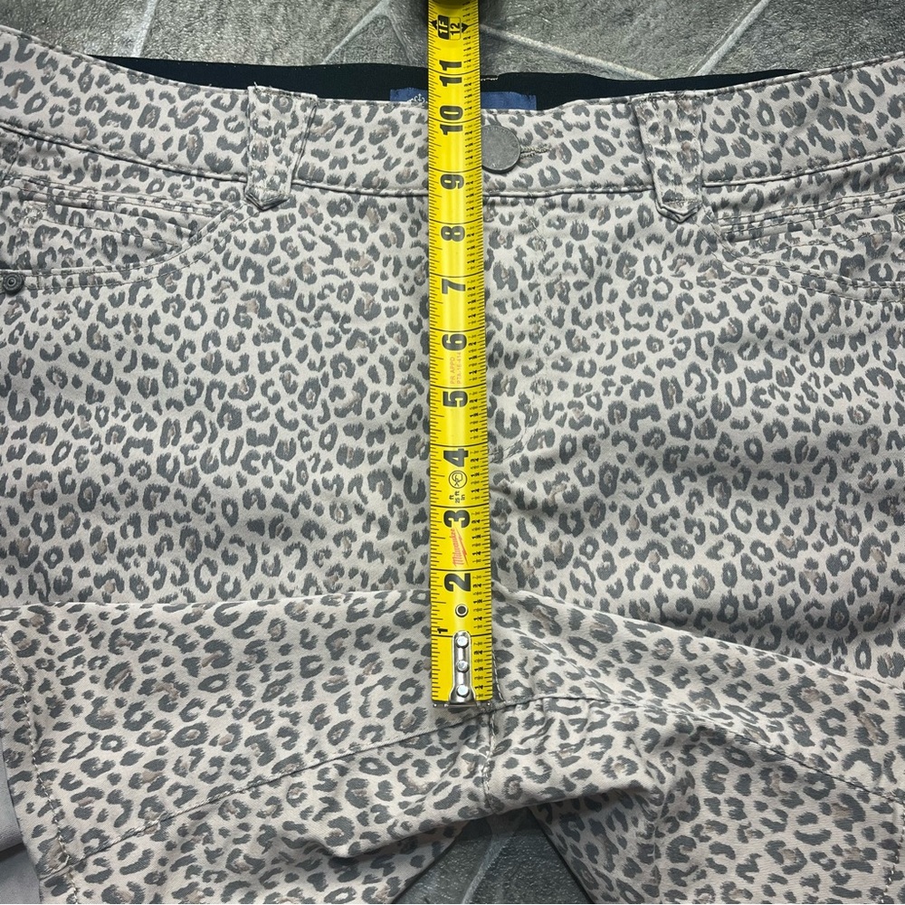 Democracy “Ab” Solution Animal Print Shorts - Picture 7 of 9